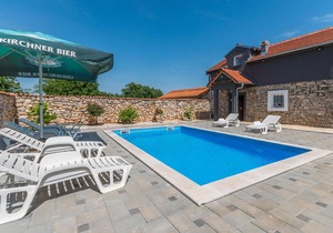 Amazing home in Donje Rastane with WiFi
