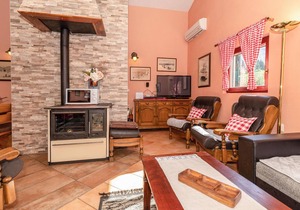 Amazing home in Desne with kitchen