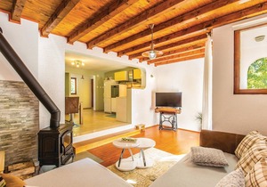 Amazing home in Blato na Cetini