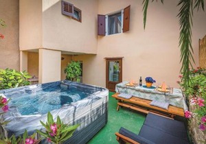 Amazing Home In Kruncici With Jacuzzi