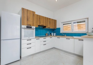 Amazing home in Peroj with WiFi
