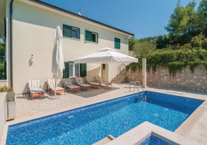 Amazing Home In Supetar