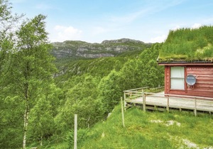 Amazing home in Vikeså with lake view
