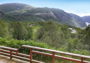 Amazing home in Vikeså with lake view