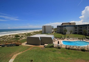Amazing Ocean Views from this 3rd Floor unit! With a Pool, Beach Boardwalk, Boat