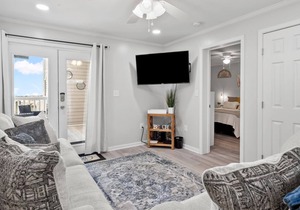 Amazing views,updated and modern ocean view condo w/private balcony and shared pool
