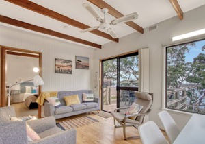 Amazing waterfront views, scenery, bird-life, free kayaks & private jetty