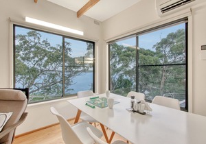 Amazing waterfront views, scenery, bird-life, free kayaks & private jetty