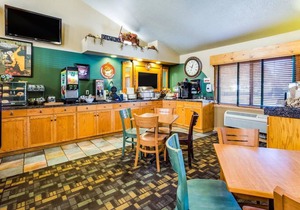 AmericInn by Wyndham Hampton
