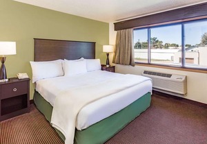 AmericInn by Wyndham Hampton