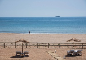 AMMOS-LUXURY BEACHSIDE STONE VILLA -PRIVATE POOL - DIRECT ACCESS TO THE BEACH