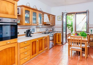 AMORE RENTALS - Villa Tina with Swimming Pool, Sea View, Garden and Parking
