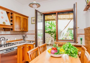 AMORE RENTALS - Villa Tina with Swimming Pool, Sea View, Garden and Parking