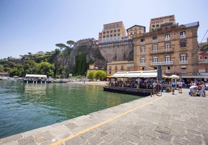 AMORE RENTALS - Appartamento La Terrazza sul Porto with Sea View, Beach Front