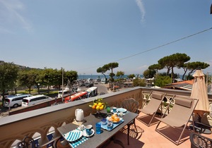 AMORE RENTALS - Appartamento La Terrazza sul Porto with Sea View, Beach Front