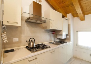 Ampio alloggio con 2 camere e 2 bagni