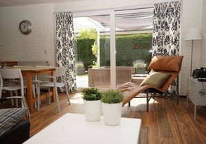 An absolute plus for this home is the party covered terrace facing south, with a comfortable, atmospheric lounge set.
