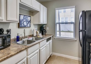 Anchor by Pleasure Pier #5: Updated Condo Community, Heart of the City