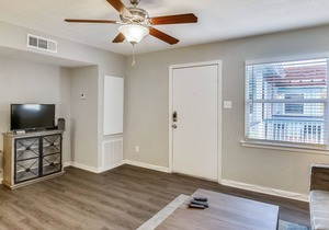 Anchor by Pleasure Pier #6: Updated Condo Community, Heart of the City