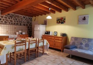 Ancien presbytère avec 3 chambres au pied d'une forteresse médiévale - FR-1-582-113