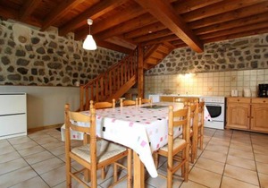 Ancien presbytère avec 3 chambres au pied d'une forteresse médiévale - FR-1-582-113