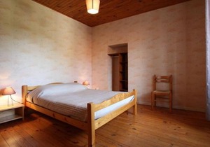 Ancien presbytère avec 3 chambres au pied d'une forteresse médiévale - FR-1-582-113