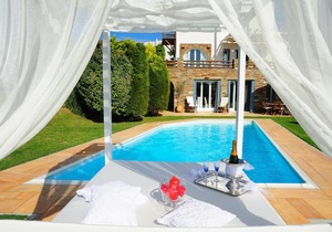 Andros: Luxurious Villa With Private Swimming Pool