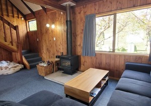 Angela Place - Large sunny bach in Kinloch