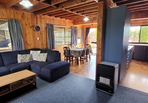 Angela Place - Large sunny bach in Kinloch