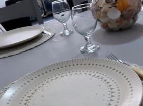 Apê Charmoso Ed Carpentier a 200m da Enseada 2 Quartos, Cozinha Americana e Conforto para 6 Pessoas