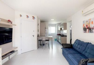 Apartamento 2 dormitórios a 300 metros do mar na Meia Praia - Itapema-sc
