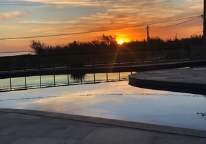 Apartamento aconchegante vista mar e piscina em cond de Arraial do Cabo