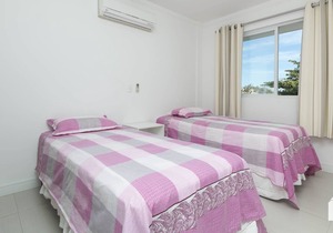 Apartamento com 02 Dormitórios na Quadra do mar