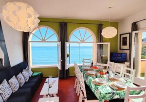 Apartamento con jardín a 11 metros de la playa. CG.
