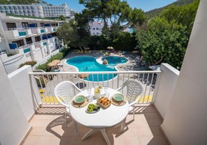 Apartamentos Cala LLonga Playa