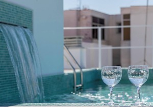 ‘Apartamentos luxury Doña Bella 2D’ with Shared Pool, Wi-Fi, A/C & Terrace