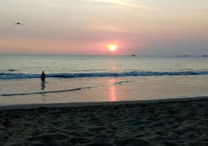 APARTEMEN PANTAI CARITA BEACH