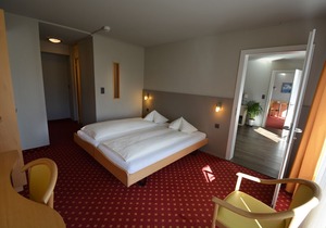Aparthotel Goldey directly on the Aare
