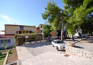 Apartments Marija (34031-A1) - Ivan Dolac - island Hvar
