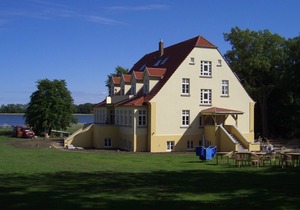 Apartment 1 in Gut Grubnow directly on the water on Rügen