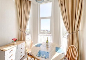 Apartment 1 Large Studio Sea Front- Sea Views- Free Parking