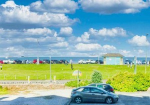 Apartment 1 Large Studio Sea Front- Sea Views- Free Parking