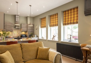 APARTMENT 1 - THE OLD POST OFFICE, family friendly in Buxton