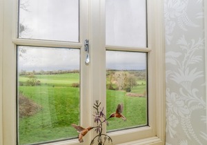 APARTMENT 2 - PENGETHLEY MANOR, pet friendly, with pool in Peterstow
