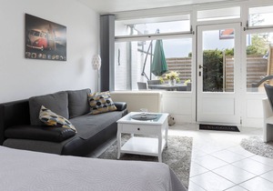 Apartment 2 with terrace and beach chair in house Grün 17 in Grömitz
