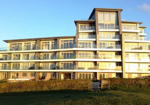 Apartment 21 No1 Lusty Glaze