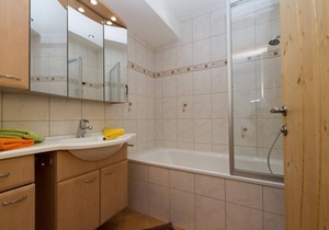 Apartment/3 bedrooms/bath, WC - Haarlehenbauer, farm