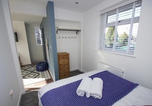 Apartment 3 Broadhurst Court sleeps 4 minutes from town centre & train