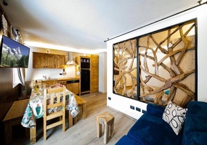 Apartment 5 - Blue Moon