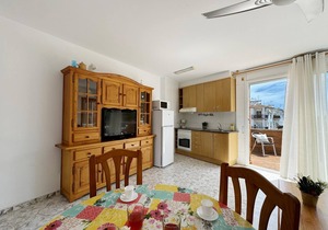 Apartment 5 minutes walk from Riells beach